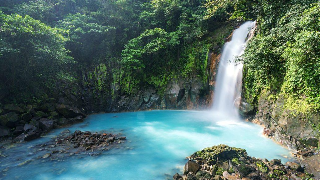 Private customized tours to waterfalls and natural attractions in Costa Rica